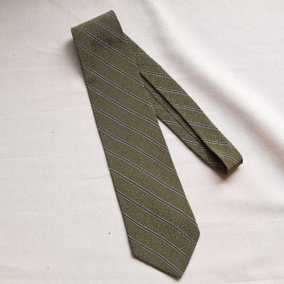 Kenneth Cole Silk Grey Pinstripe Necktie - Picture 1 of 3